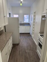 1221 Stearns Dr in Los Angeles, CA - Foto de edificio - Building Photo