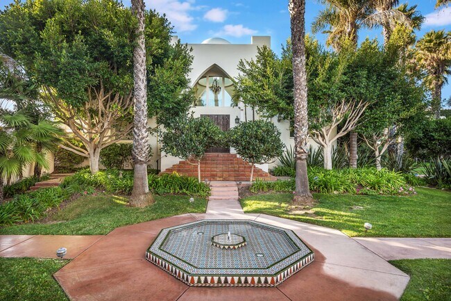 875 Sand Point Rd in Carpinteria, CA - Building Photo - Building Photo