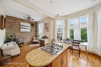 4939 S Forrestville Ave in Chicago, IL - Building Photo - Building Photo