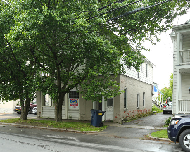 126 Cornelia St in Plattsburgh, NY - Building Photo - Building Photo