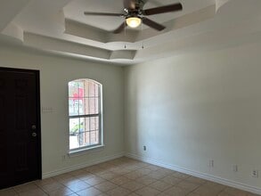 4740 Loma Vista Dr in Laredo, TX - Building Photo - Building Photo