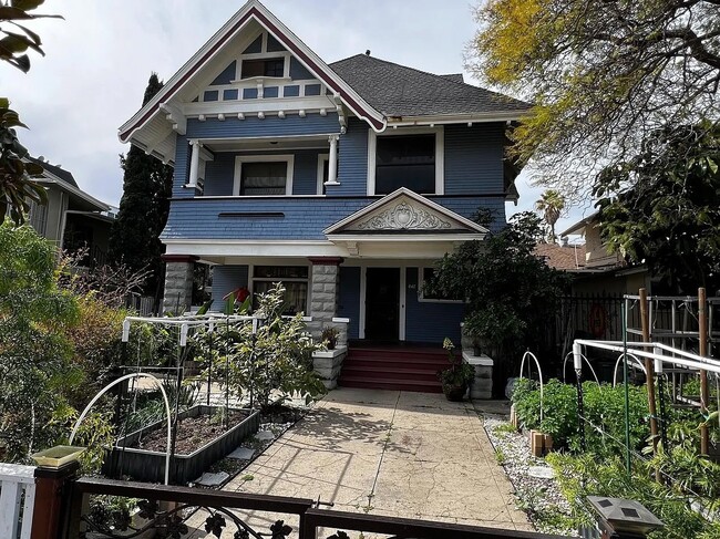 property at 847 Linden Ave