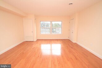 298 Greenough St in Philadelphia, PA - Building Photo - Building Photo