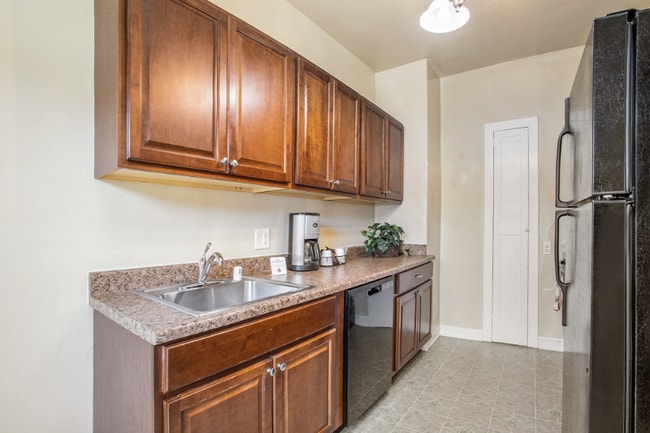 365 Hanover Ave