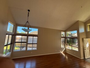 10463 Graham Ct in Ventura, CA - Foto de edificio - Building Photo