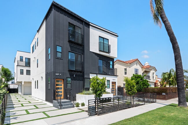 property at 3019 Somerset Dr