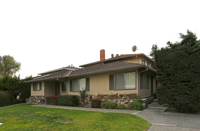 525-529 Saratoga Ave in Santa Clara, CA - Building Photo - Building Photo