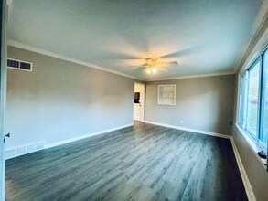 1405 E 133rd St in Grandview, MO - Foto de edificio - Building Photo