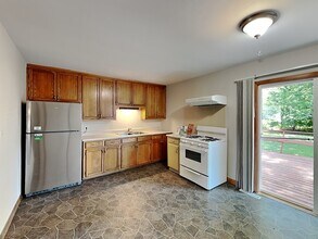 1218 Skillman Ave E in Maplewood, MN - Building Photo - Building Photo