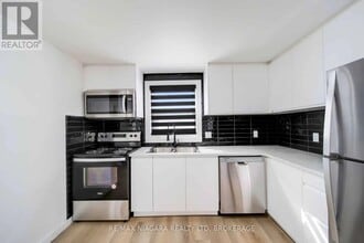 261 Grantham Ave in St Catharines, ON - Building Photo - Building Photo