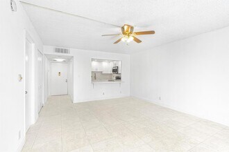 7081 Environ Blvd, Unit 439 in Lauderhill, FL - Building Photo - Building Photo