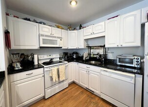 86 Pearson Ave, Unit 1 in Somerville, MA - Building Photo - Building Photo