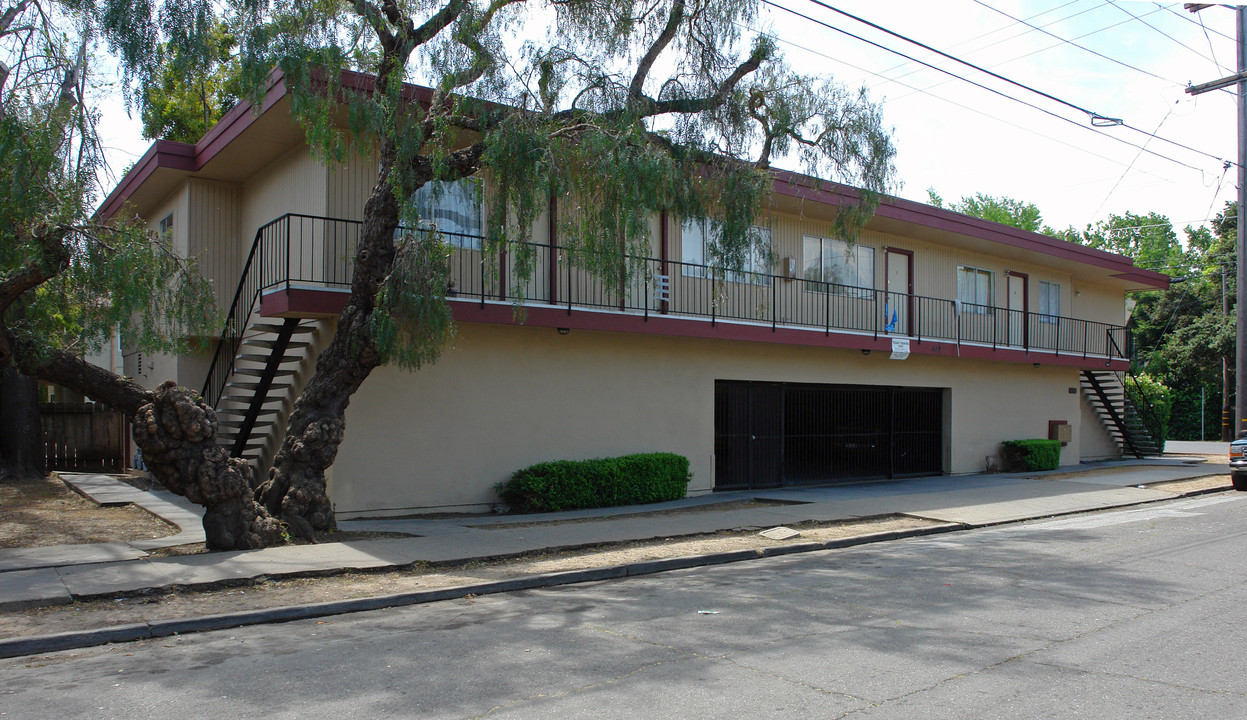 602 Cypress Ave in San Mateo, CA - Foto de edificio