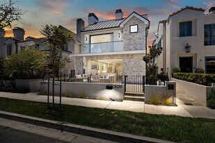 509 Carnation Ave in Newport Beach, CA - Building Photo