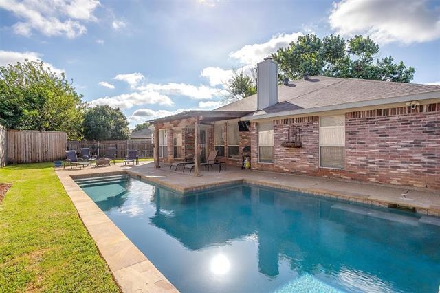 1008 Vaden Ave in Burleson, TX - Building Photo