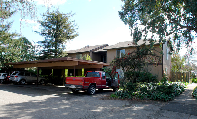 4964 School St in Santa Rosa, CA - Building Photo - Building Photo