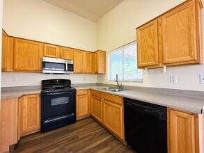 21832 N 36th Dr in Glendale, AZ - Building Photo - Building Photo