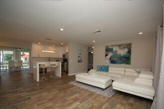 429 SE 2nd Ct in Deerfield Beach, FL - Building Photo - Building Photo