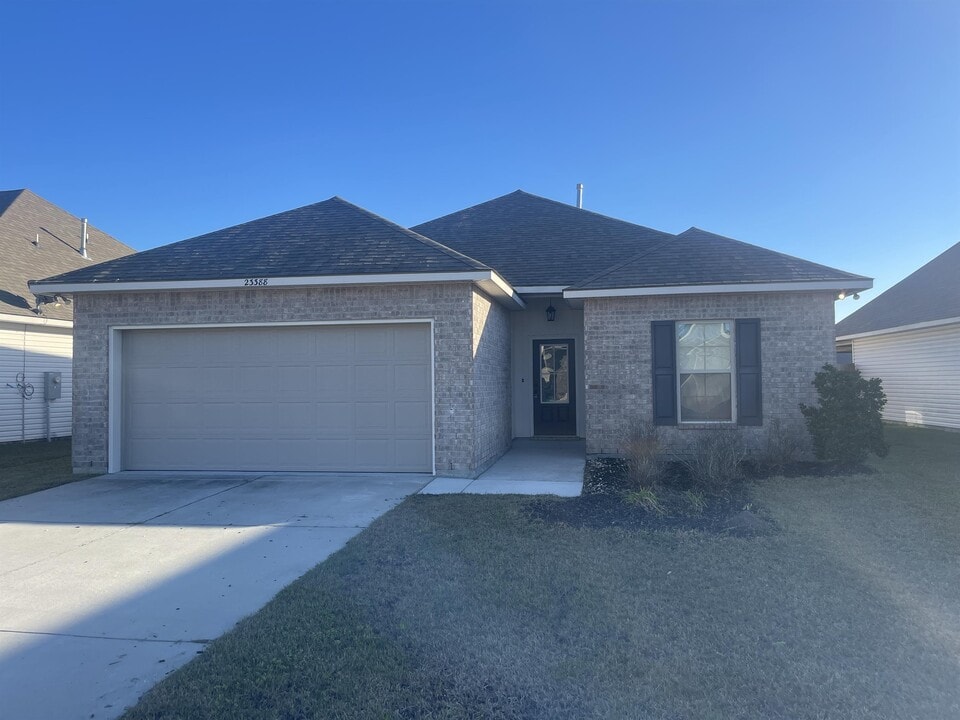23388 Ruger Dr in Denham Springs, LA - Building Photo