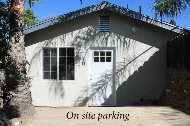 211 N Huntington St-Unit -211 N Huntington St in San Fernando, CA - Building Photo - Building Photo