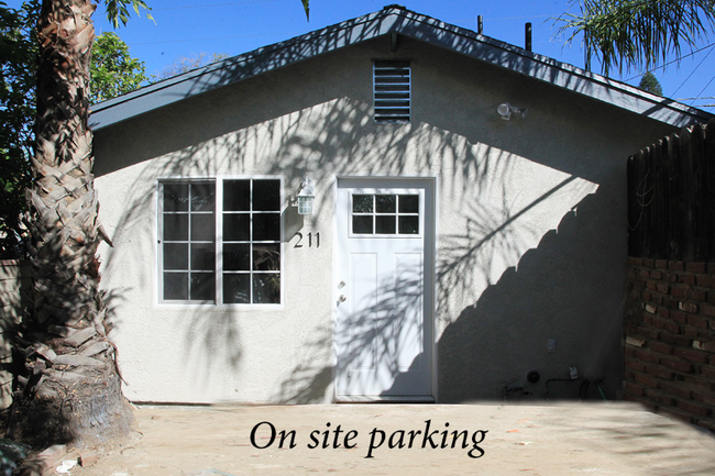 211 N Huntington St in San Fernando, CA - Building Photo - Building Photo