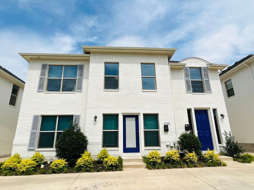 2713 McCart Ave in Fort Worth, TX - Building Photo