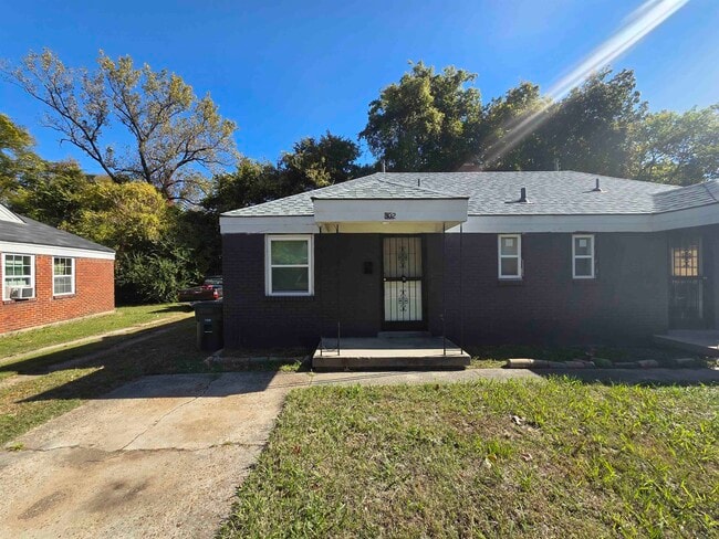 property at 802 N Dunlap St