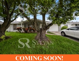 7025 Magnolia Valley Dr in New Port Richey, FL - Building Photo