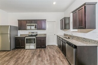 194 Hidden Lk Lp in Haines City, FL - Building Photo - Building Photo