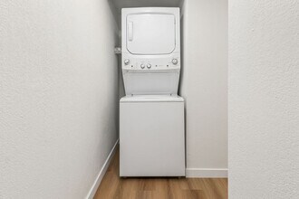 813 Isthmus Ct in San Diego, CA - Building Photo - Building Photo