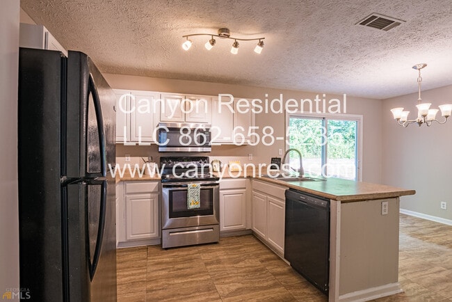 220 Splitwood Ln in Fairburn, GA - Building Photo - Building Photo