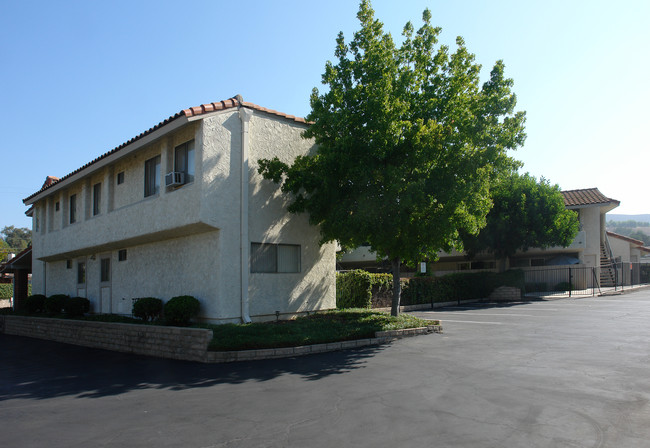 Oak Gardens Apartments in Thousand Oaks, CA - Foto de edificio - Building Photo