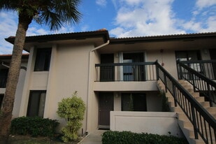 350 Club Cir in Boca Raton, FL - Building Photo