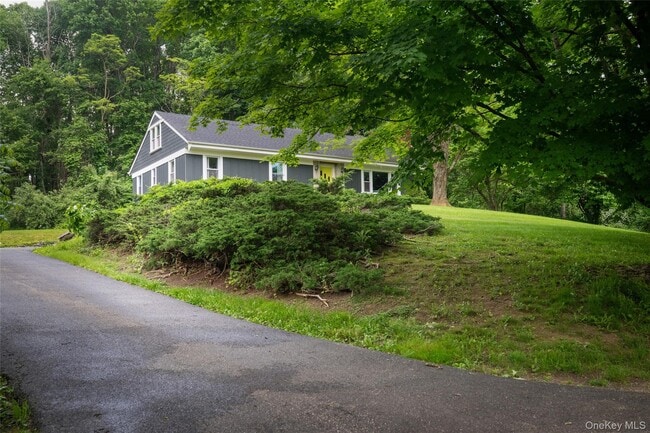 1 Hennessey Ln in Poughkeepsie, NY - Building Photo - Building Photo