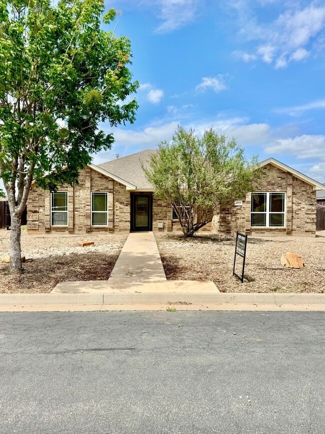 property at 4925 Scarlet Oak Dr