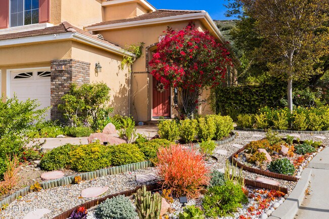 6285 Deerhill Rd in Oak Park, CA - Building Photo - Building Photo