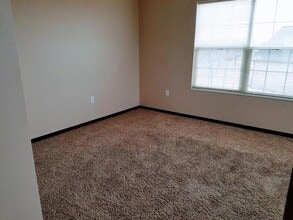 1305 S G Ave in Nevada, IA - Building Photo - Building Photo