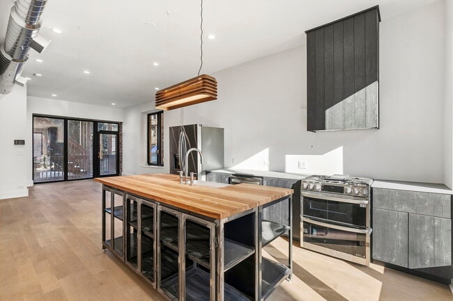 1414 N Maplewood Ave in Chicago, IL - Building Photo - Building Photo