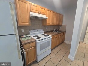 241-43 W Queen Ln in Philadelphia, PA - Building Photo - Building Photo