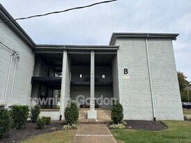 1900 Richard Jones Rd in Nashville, TN - Building Photo