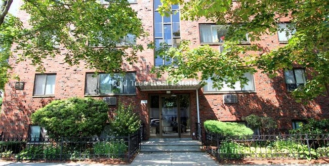 122 Dustin St in Boston, MA - Foto de edificio - Building Photo