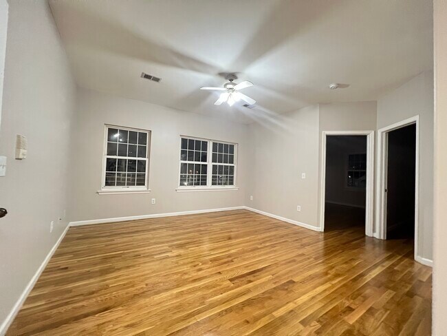 488 Communipaw Ave, Unit 1 in Jersey City, NJ - Building Photo - Building Photo