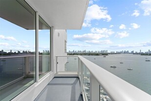 910 West Ave, Unit 0819 in Miami Beach, FL - Building Photo
