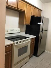 9807 Walnut St in Dallas, TX - Foto de edificio - Building Photo