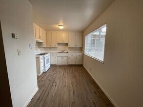 2317 Peppermint Dr-Unit -B in Modesto, CA - Building Photo - Building Photo