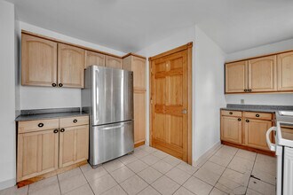 26 Center St in Bristol, CT - Building Photo - Building Photo