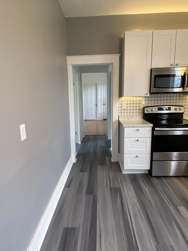 38 Prospect St, Unit First Floor in Glens Falls, NY - Foto de edificio - Building Photo