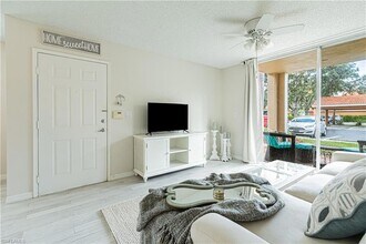 1260 Wildwood Lakes Blvd in Naples, FL - Foto de edificio - Building Photo