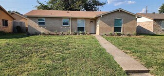 1009 Shorecrest Dr in Garland, TX - Building Photo