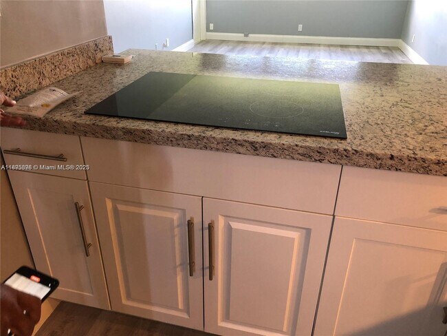 2200 Park Ln in Hollywood, FL - Building Photo - Building Photo